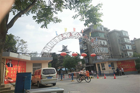 金栗园小区3室1厅1卫86㎡三楼带车库36平米